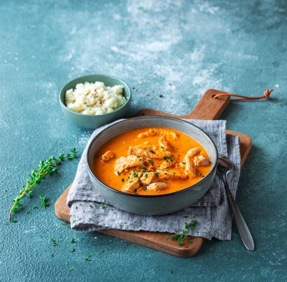 Low carb gulasz z indyka w czerwonym sosie śmietankowym