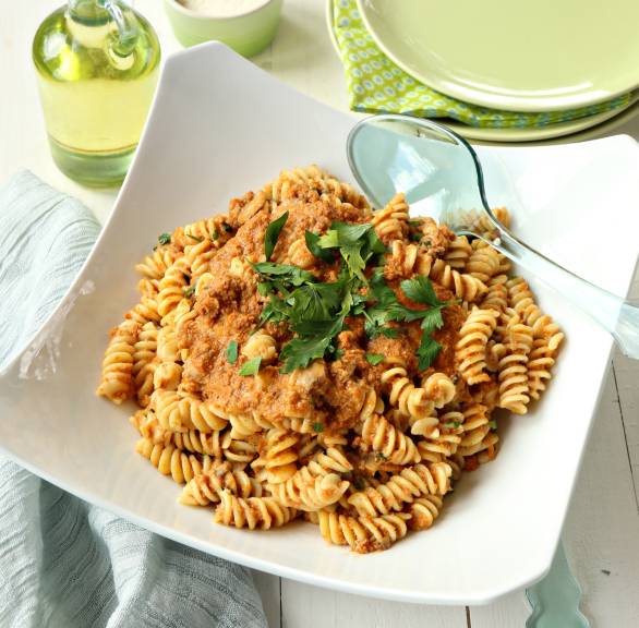 Makaron z sosem z mięsa mielonego w stylu myśliwskim