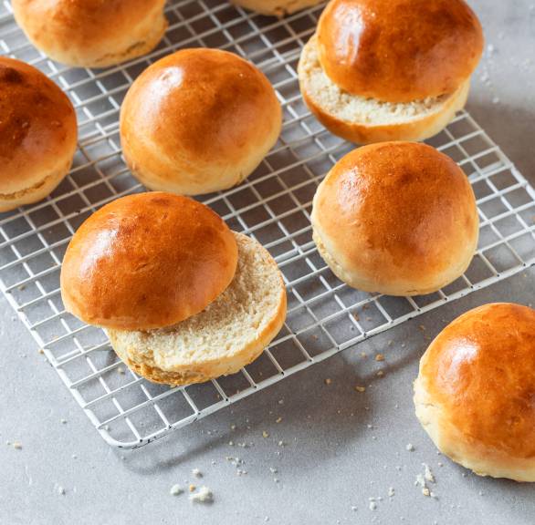 Proste bułki do burgerów ze świeżymi drożdżami