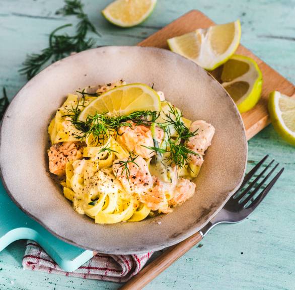 Tagliatelle z ricottą i sosem łososiowym