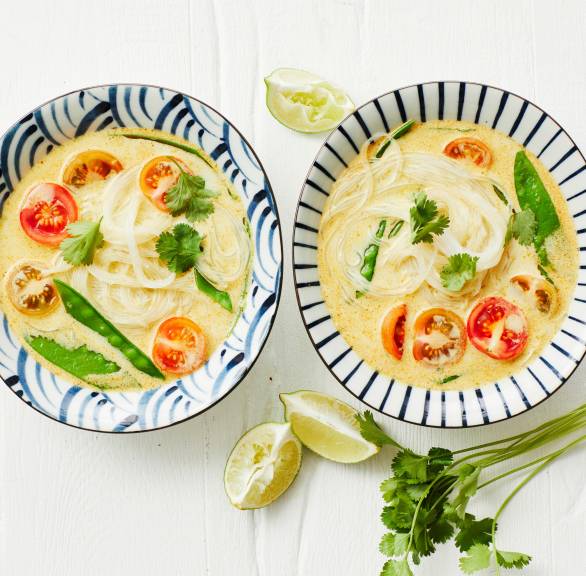 Tajska zupa curry z makaronem szklanym