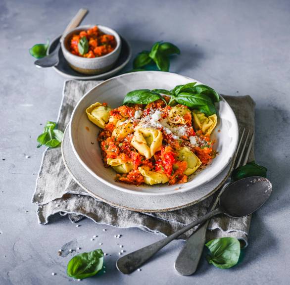 Tortellini z sosem pomidorowo-bazyliowym
