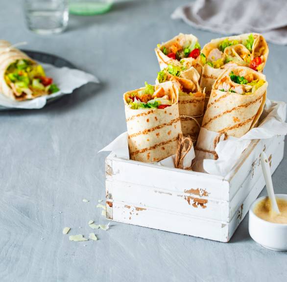 Tortilla z sałatką “Cezar“