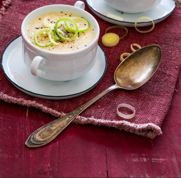 Zupa serowo-porowa