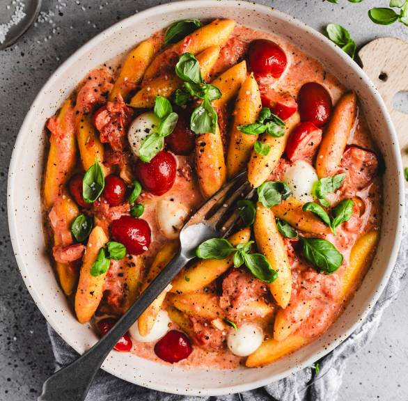 Kopytka (Schupfnudeln) z pomidorami i mozzarellą
