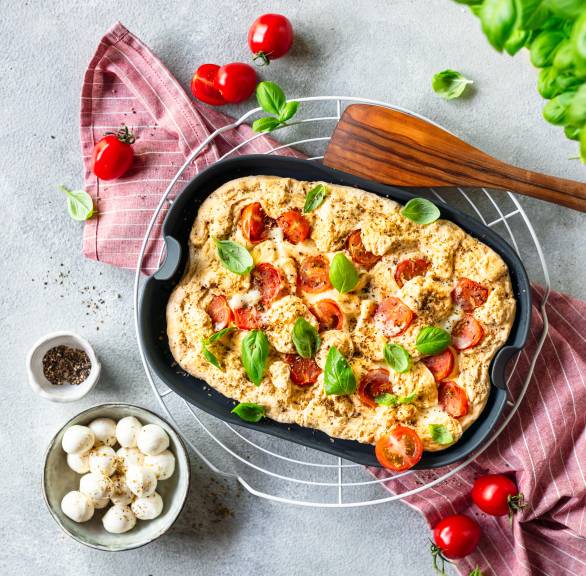 Omlet z pomidorami i mozzarellą