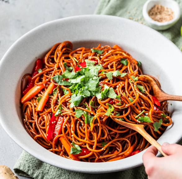 Sałatka spaghetti teriyaki