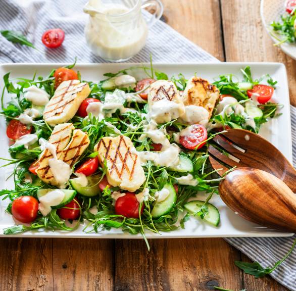 Grecka sałatka z halloumi