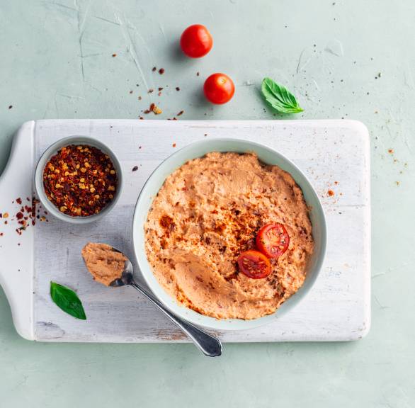 Pikantny dip z pomidorów i mozzarelli