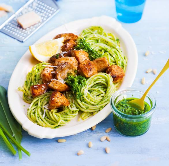 Spaghettini z kurczakiem i pesto z czosnku niedźwiedziego
