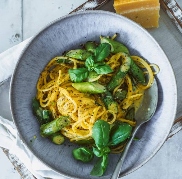 Spaghetti ze szparagami carbonara