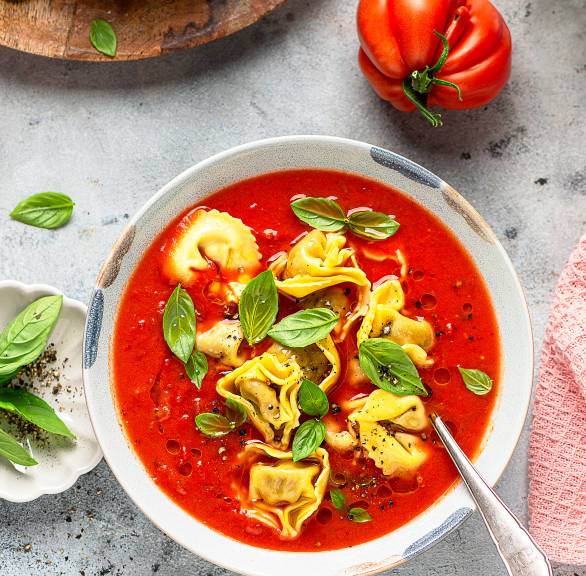 Zupa pomidorowa z tortellini w 15 minut