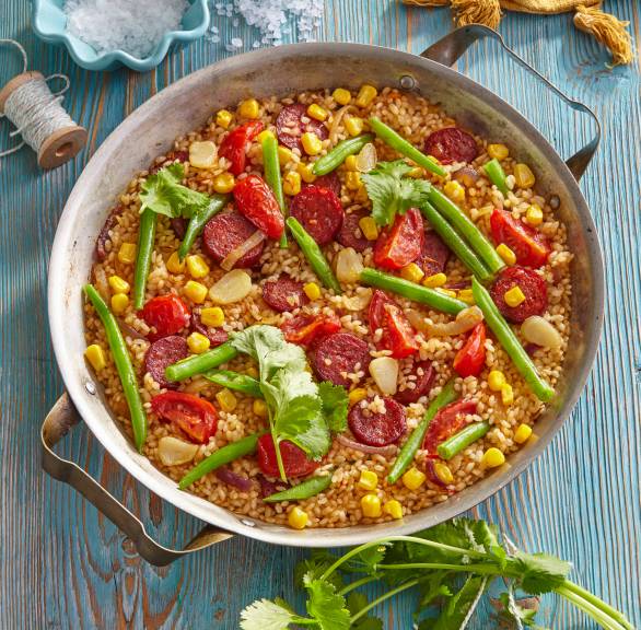 Paella z chorizo i kukurydzą