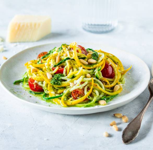 Spaghetti z cukinii z pesto