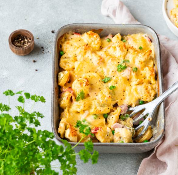 Tortellini zapiekane z szynką i groszkiem