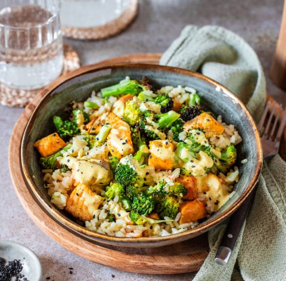 Chrupiący łosoś curry z frytkownicy beztłuszczowej (airfryera) z ryżem