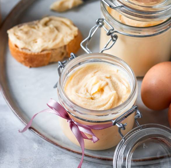 Ajerkoniakowy curd - idealny krem do pieczywa