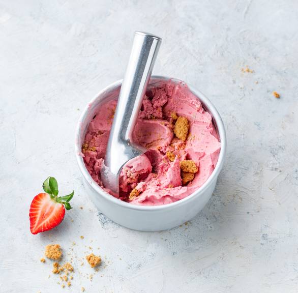 Lody sernikowe z truskawkami