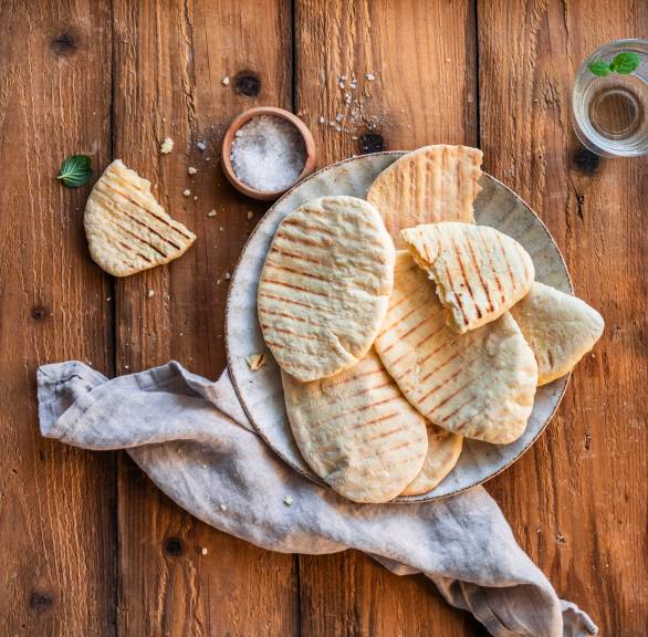 Mini chlebki naan z grilla