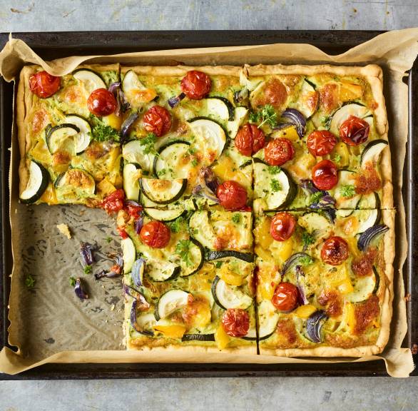 Śródziemnomorska quiche z pomidorami i cukinią