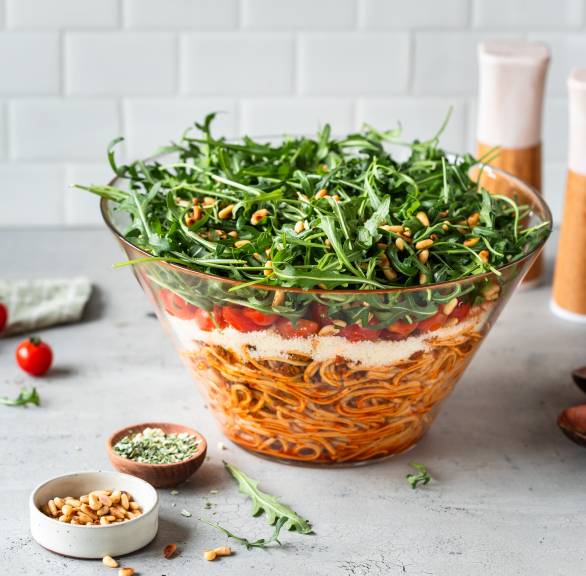 Włoska sałatka warstwowa ze spaghetti
