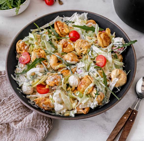 Chrupiąca sałatka z tortellini