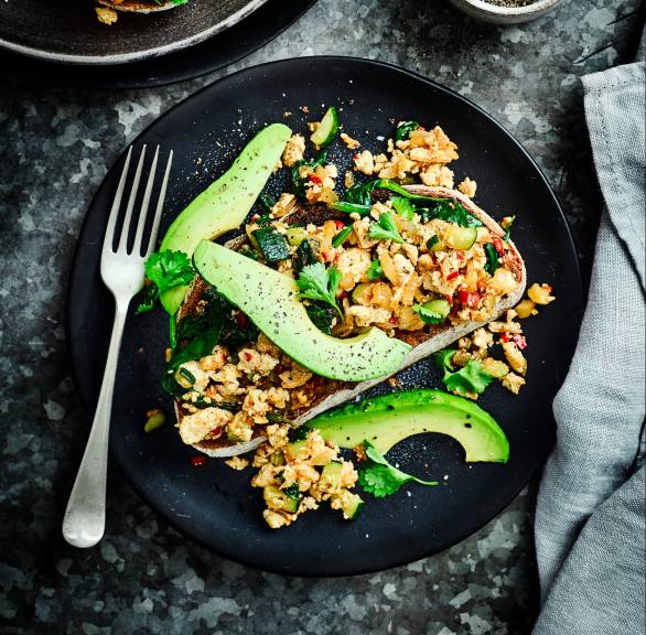Tofu scramble z awokado