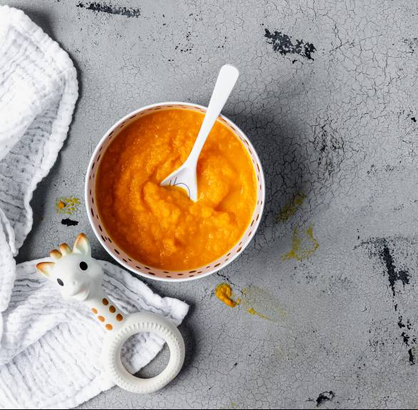 Pierwszy posiłek niemowlaka – puree z marchwi