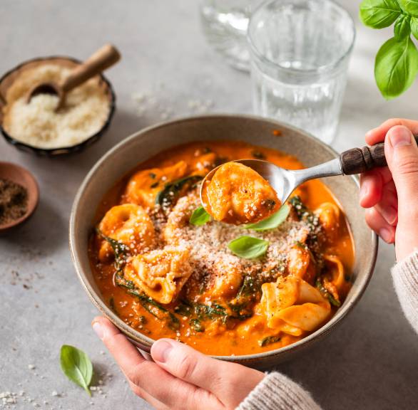 Garnek z tortellini