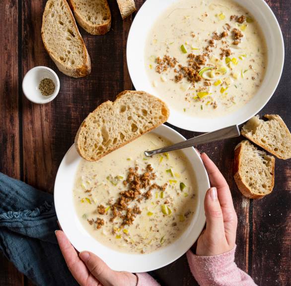 Najprostsza zupa serowa z mięsem mielonym i porem