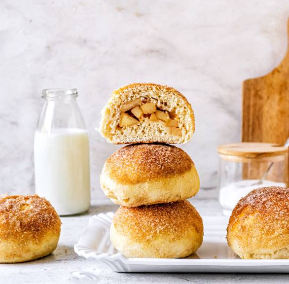 Pieczone pączki z nadzieniem jabłkowo-cynamonowym