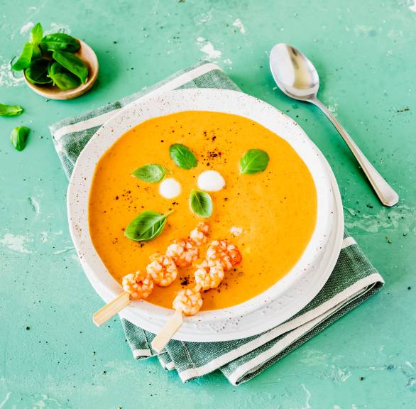 Zupa pomidorowo-mozzarellowa z szaszłykami z krewetek