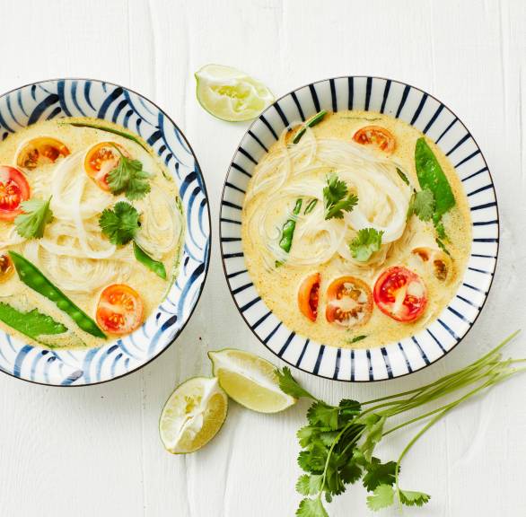 Tajska zupa curry z makaronem szklanym