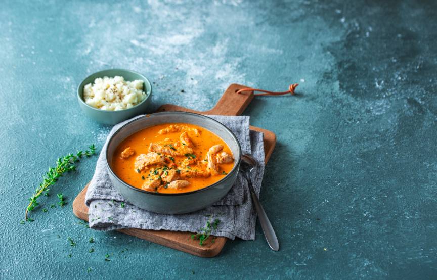Low carb gulasz z indyka w czerwonym sosie śmietankowym