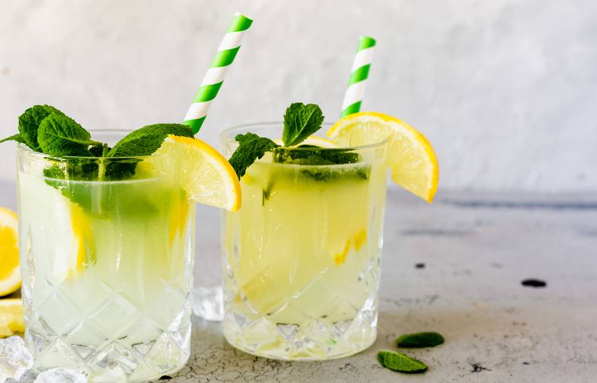 Świeża lemoniada cytrynowa