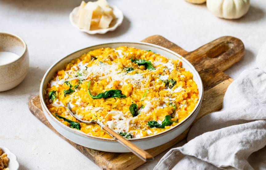 Szybki makaron orzo z dynią i sosem serowym
