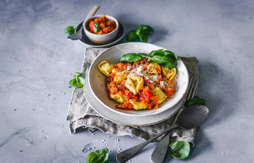 Tortellini z sosem pomidorowo-bazyliowym