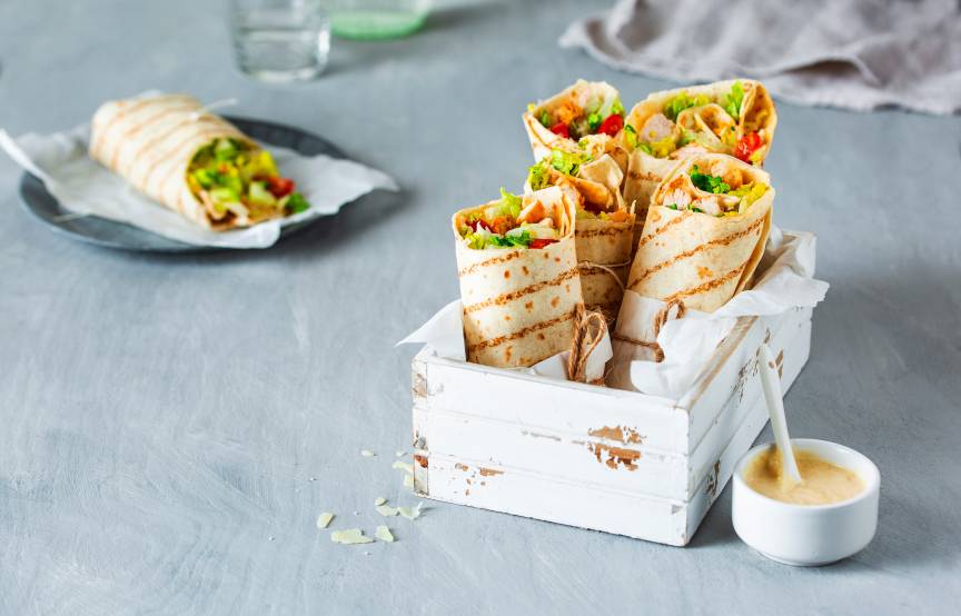 Tortilla z sałatką “Cezar“