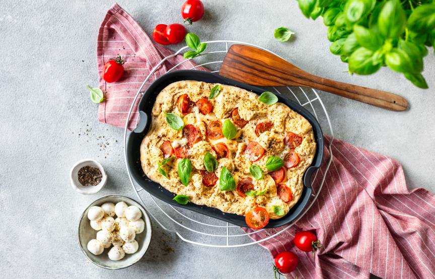 Omlet z pomidorami i mozzarellą