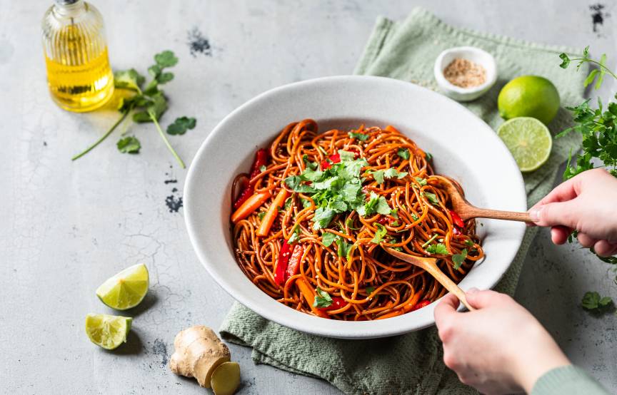 Sałatka spaghetti teriyaki