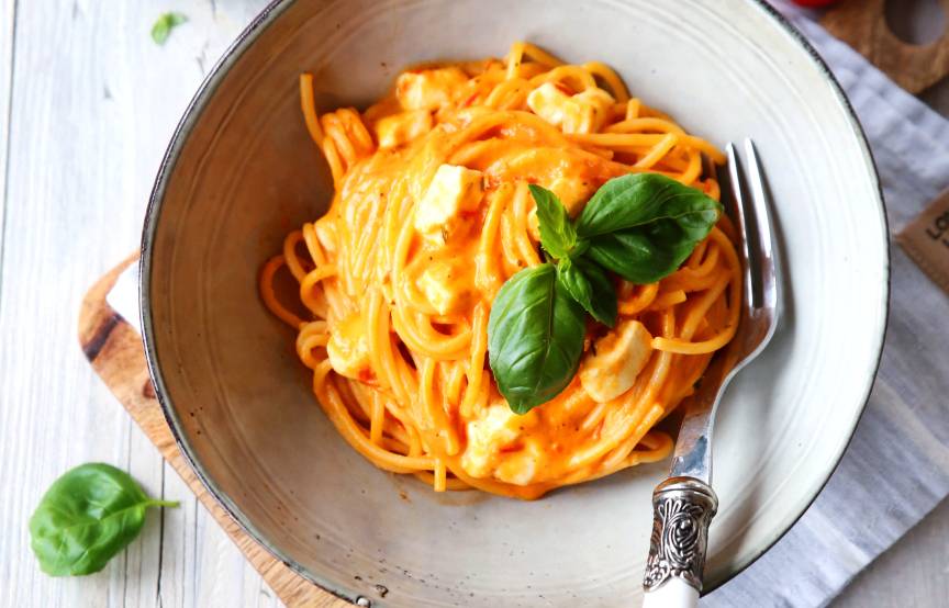 Spaghetti z pomidorami i mozzarellą