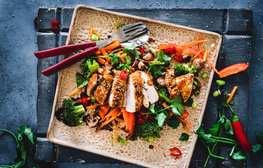 Kurczak teriyaki z warzywami na parze