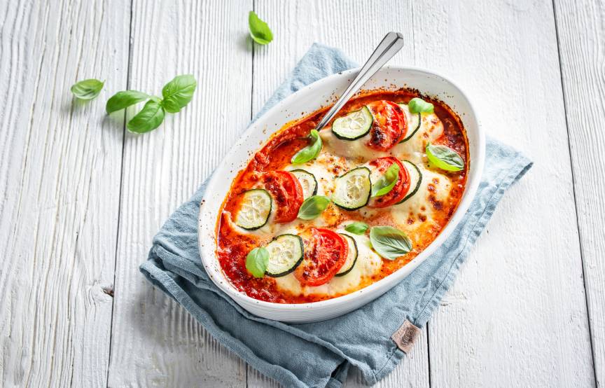 Kurczak z piekarnika z pomidorem i mozzarellą