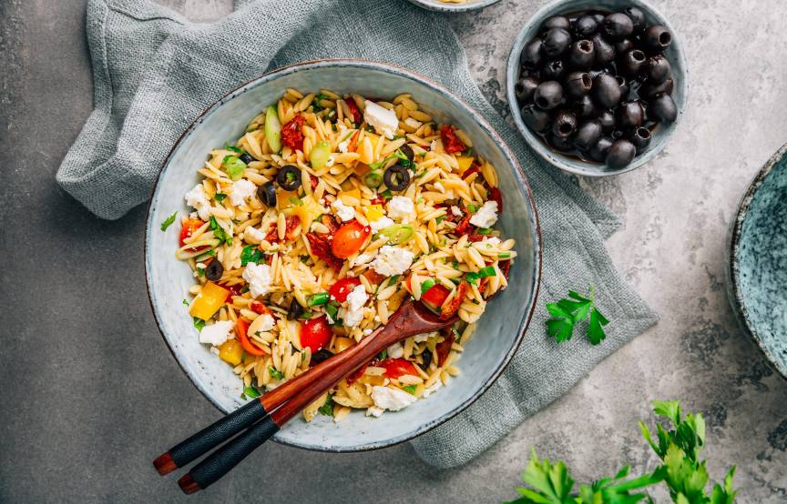 Sałatka paprykowa z orzo