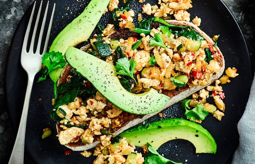 Tofu scramble z awokado