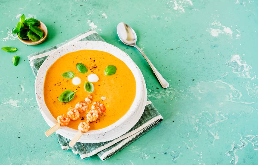Zupa pomidorowo-mozzarellowa z szaszłykami z krewetek