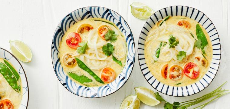 Tajska zupa curry z makaronem szklanym