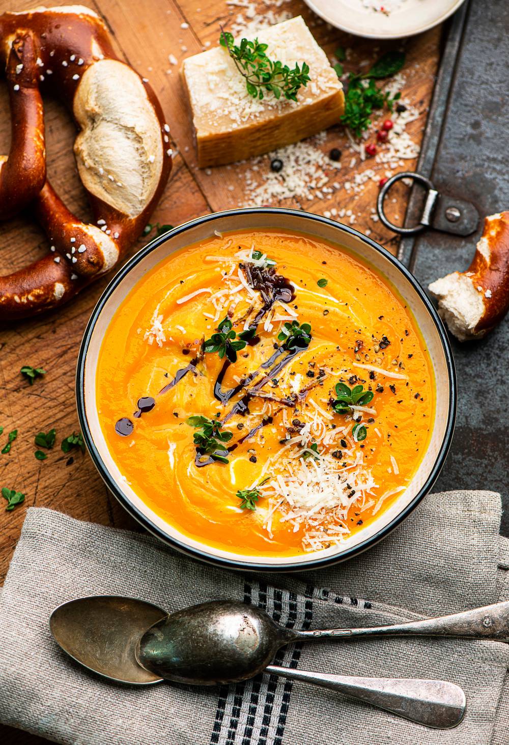 Zupa dyniowa z parmezanem