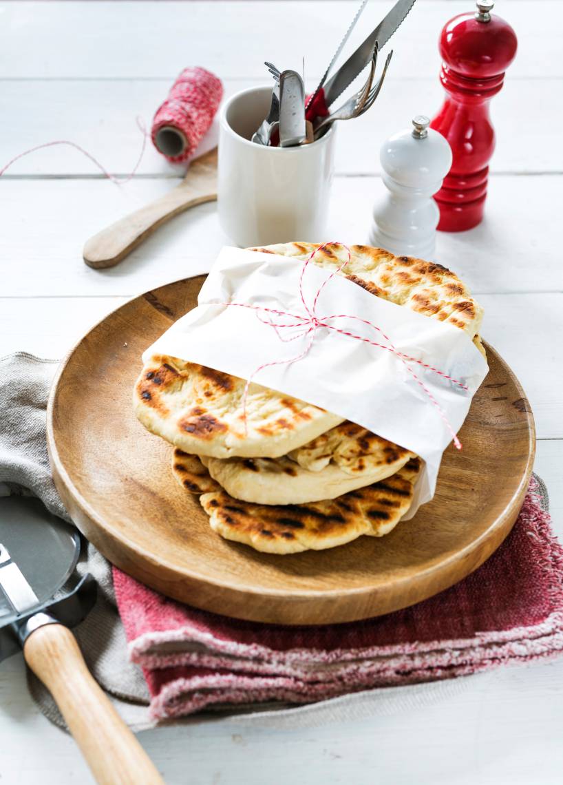 Chlebek naan z ciasta jogurtowo-drożdżowego