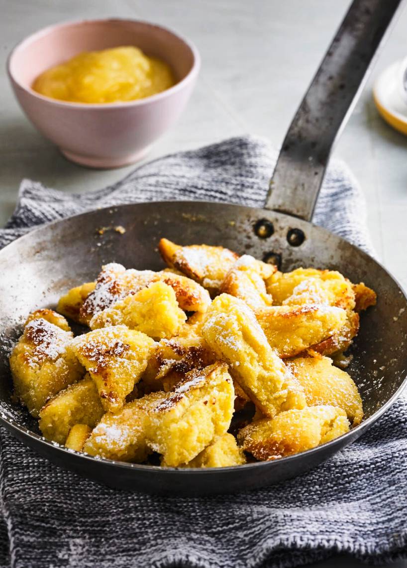 "Kaiserschmarrn" omlet cesarski z musem jabłkowym